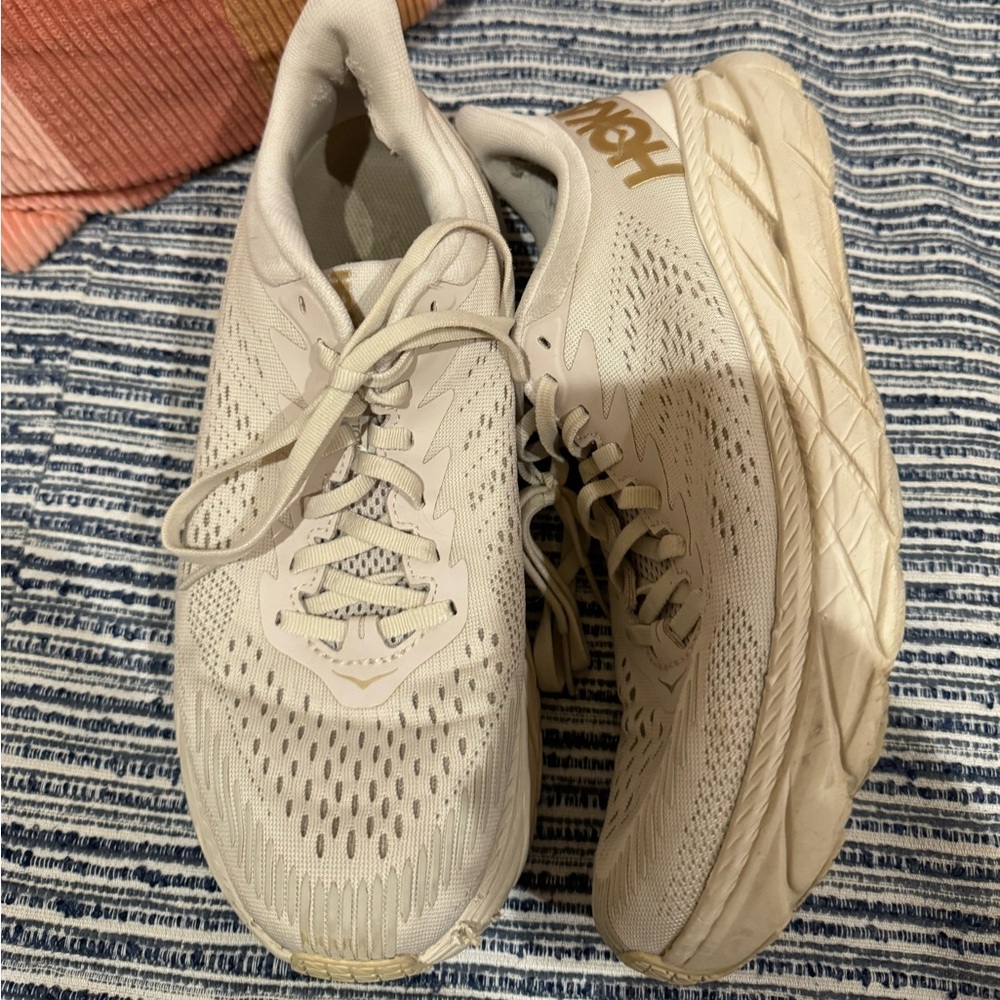 Neutral hokas
